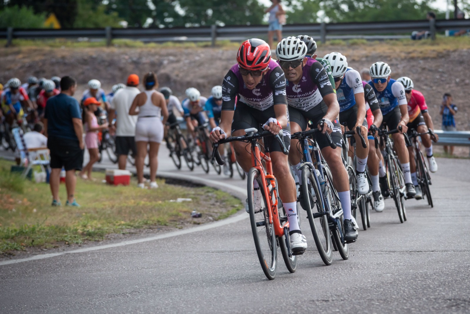  Deportes - 49ª edición de la Vuelta Ciclista de Mendoza: El peruano Andree González Zenteno fue el ganador 